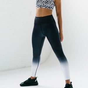 NWT 🌺 Zyia Black Metallic Ombre Light N Tight